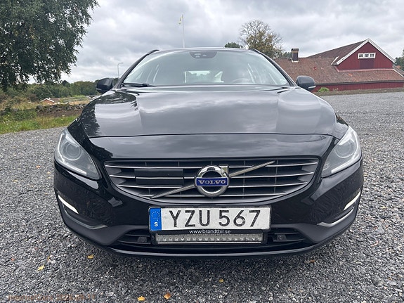 Volvo V60 2 of 25