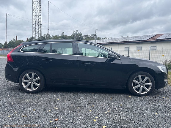 Volvo V60 4 of 25