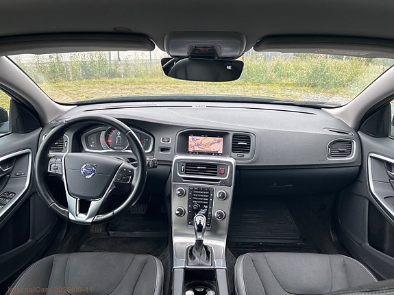 Volvo V60 14 of 25