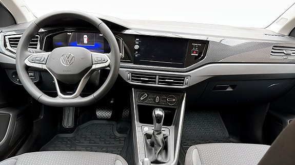 Volkswagen Polo 10 of 13