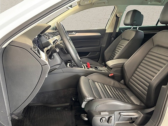Volkswagen Passat Alltrack 4 of 11