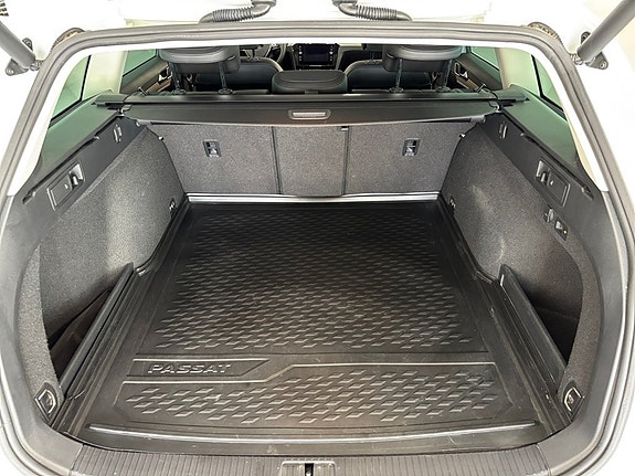 Volkswagen Passat Alltrack 10 of 11