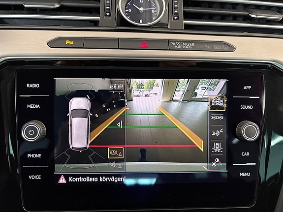 Volkswagen Passat Alltrack 8 of 11