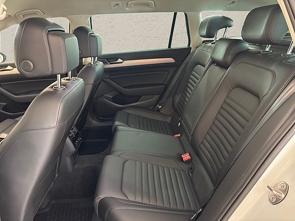 Volkswagen Passat Alltrack 7 of 11