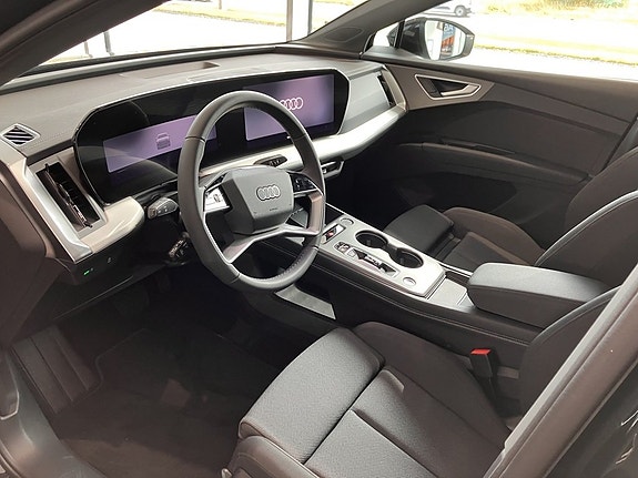 Audi Q4 e-tron 4 of 12