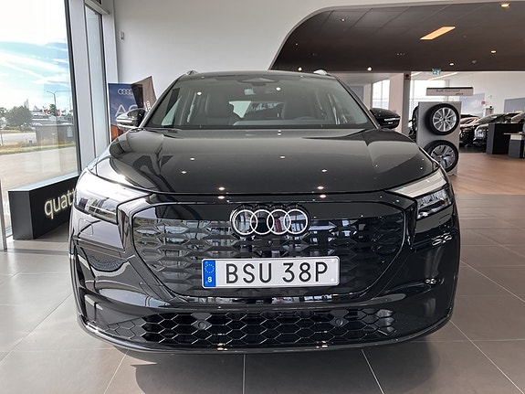 Audi Q4 e-tron 3 of 12