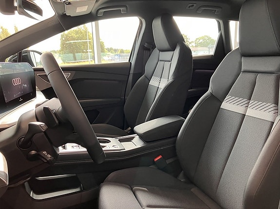 Audi Q4 e-tron 5 of 12