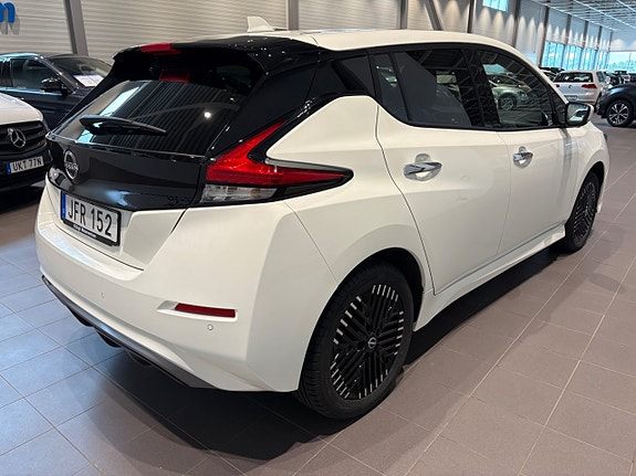 Nissan Leaf 8 of 18