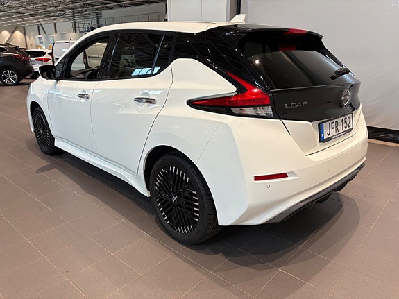 Nissan Leaf 5 of 18