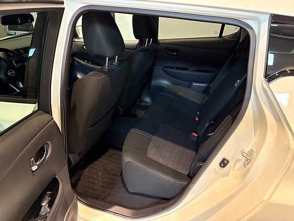 Nissan Leaf 9 of 18