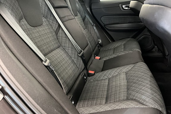 Volvo XC60 8 of 11
