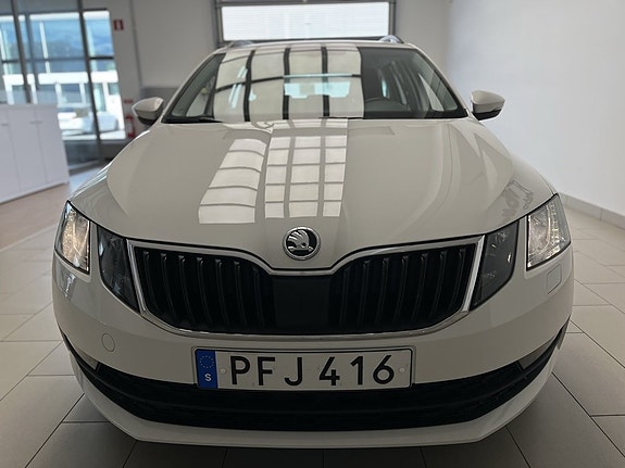 Skoda Octavia 2 of 13