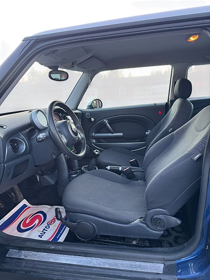 MINI Cooper 10 of 10