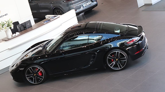 Porsche 718 Cayman S 5 of 8