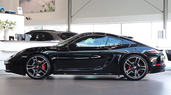 Porsche 718 Cayman S 3 of 8