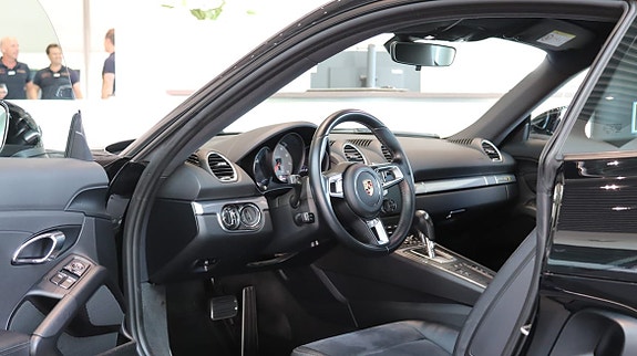 Porsche 718 Cayman S 6 of 8
