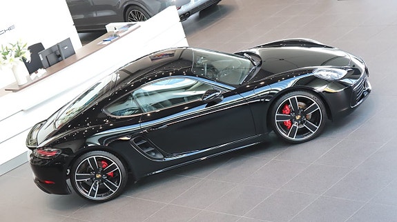 Porsche 718 Cayman S 4 of 8