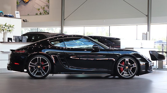 Porsche 718 Cayman S 2 of 8