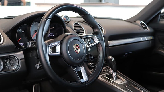 Porsche 718 Cayman S 7 of 8