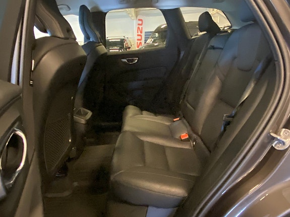 Volvo XC60 11 of 22