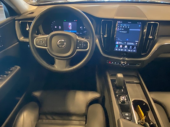 Volvo XC60 8 of 22