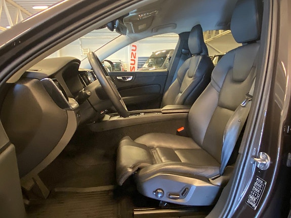 Volvo XC60 10 of 22