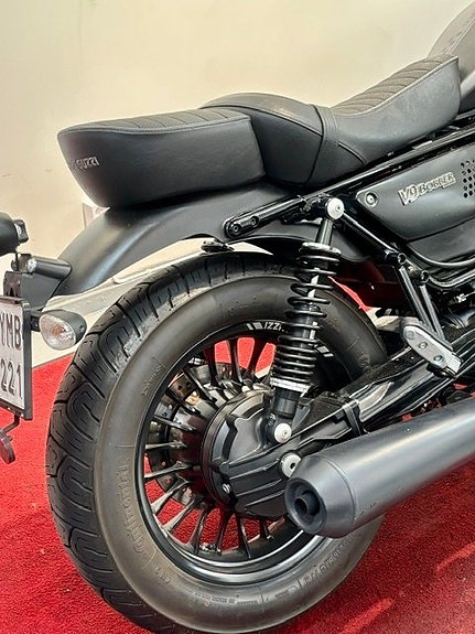 Moto Guzzi V9 Bobber 900 V-Twin Bobber, ABS! 4 of 6
