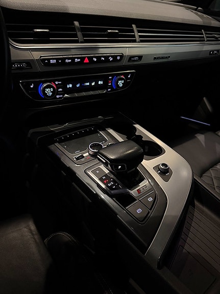 Audi SQ7 16 of 21
