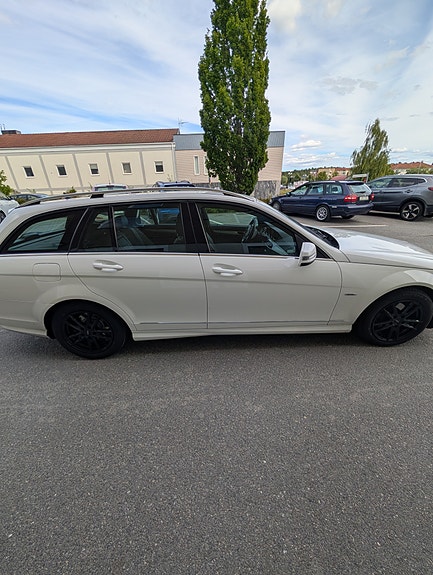 Mercedes-Benz C220 8 of 10