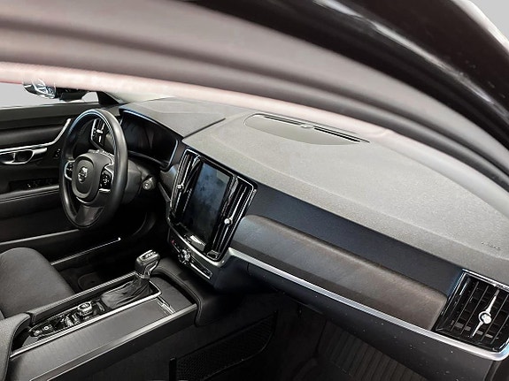 Volvo V90 Cross Country 9 of 18