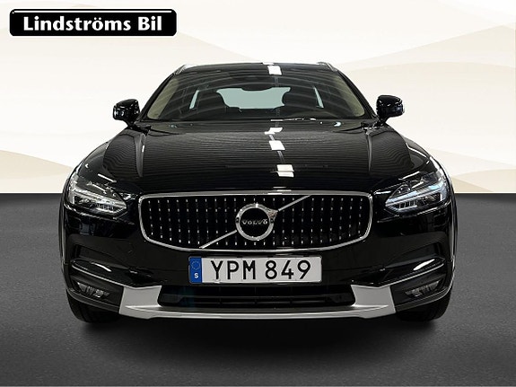 Volvo V90 Cross Country 8 of 18