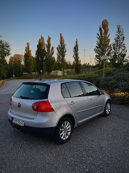 Volkswagen Golf V 2 of 19