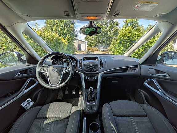 Opel Zafira Tourer 4 of 6