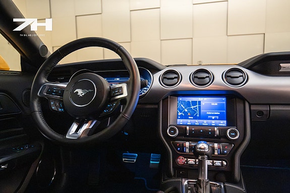 Ford Mustang 12 of 25