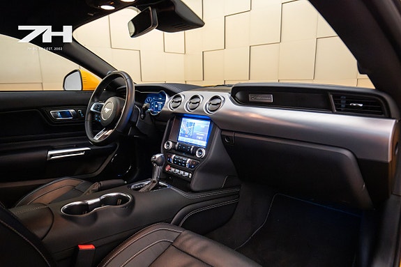 Ford Mustang 16 of 25
