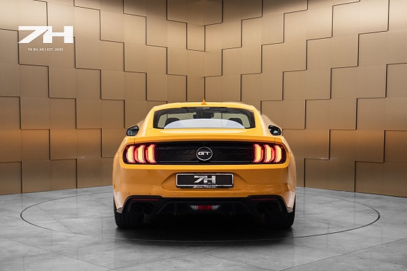 Ford Mustang 4 of 25