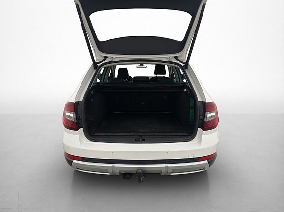 Skoda Octavia Scout 10 of 30
