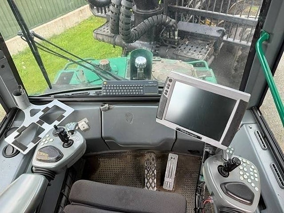 John Deere 1410 D 7 of 12