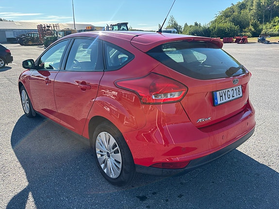 Ford Focus 2 of 6