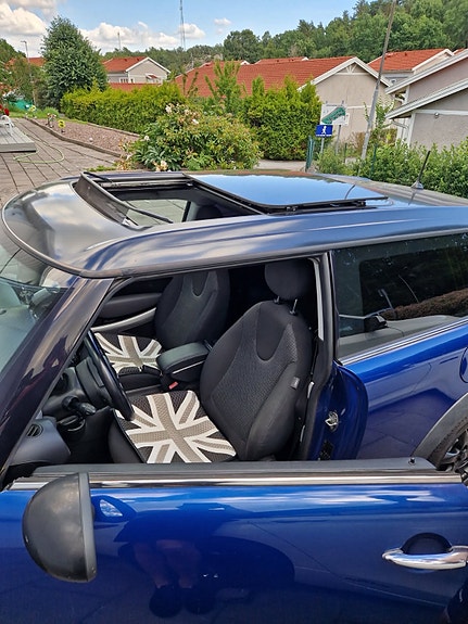 MINI Cooper 4 of 7
