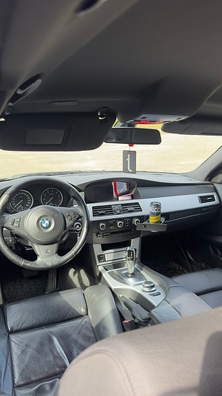 BMW 523i 4 of 5