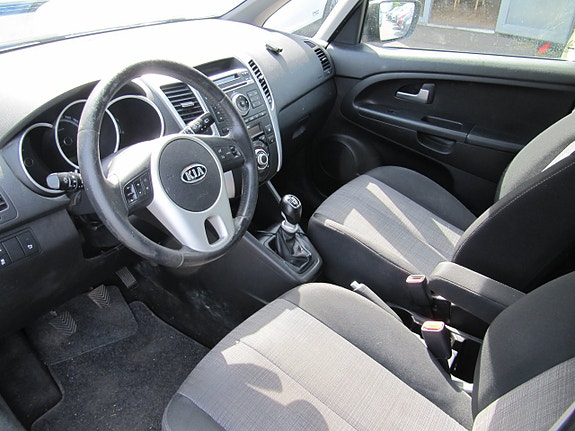 Kia Venga 7 of 17