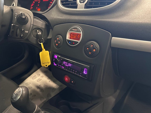 Renault Clio 15 of 17