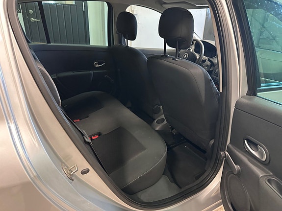 Renault Clio 11 of 17