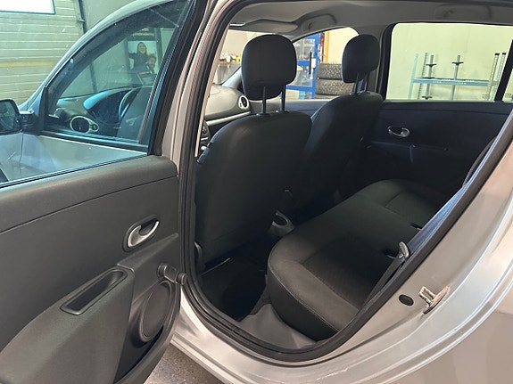 Renault Clio 9 of 17