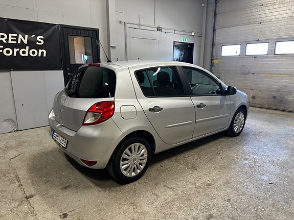 Renault Clio 3 of 17