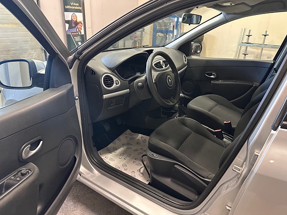 Renault Clio 7 of 17