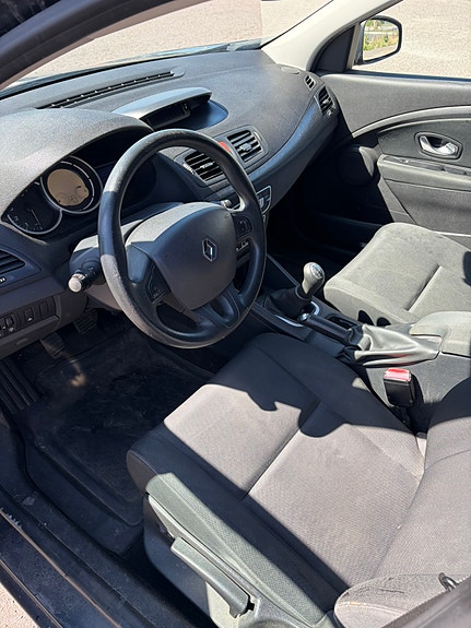 Renault Megane III 4 of 5