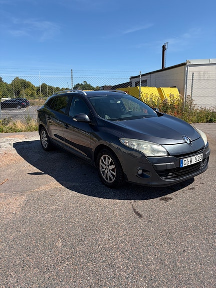 Renault Megane III 2 of 5