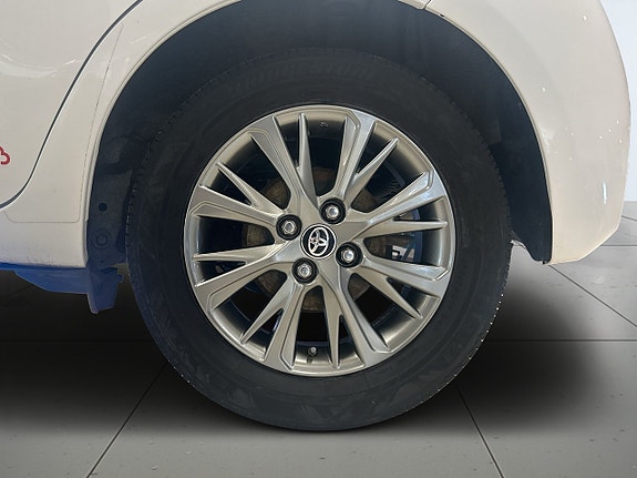 Toyota Yaris 14 of 18